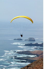 Paragliding Pacific cliffs at Caleta Colorada, Iquique, Chile