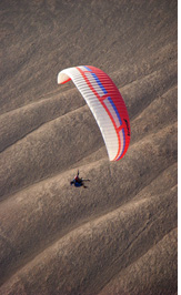 Tiliviche Canyon - Paragliding at the Tiliviche Canyon, Pisagua, Atacama Desert, Chile - Pilot: Warren Stadler, USA - Fly Atacama 2008 participant