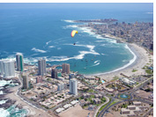 Cavancha Beach - Paragliding toward landing zone of Cavancha Beach, Iquique, Chile - Pilot: Ken Hudonjorgensen, USA - Fly Atacama 2008 organizer